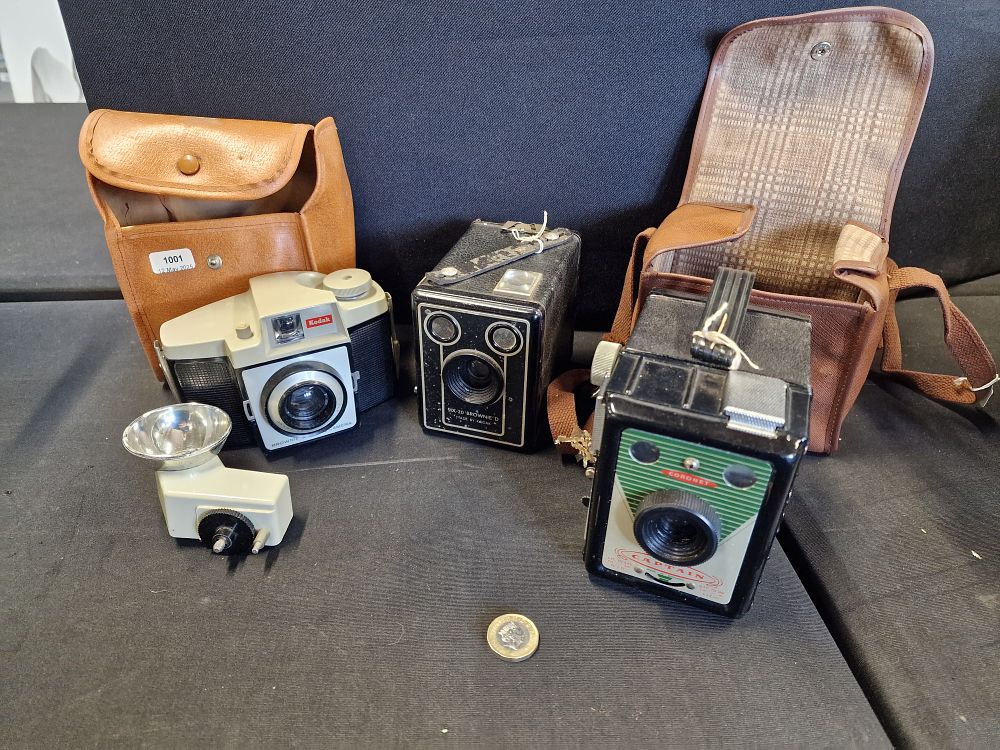 Lot 605: Selection of Vintage Cameras