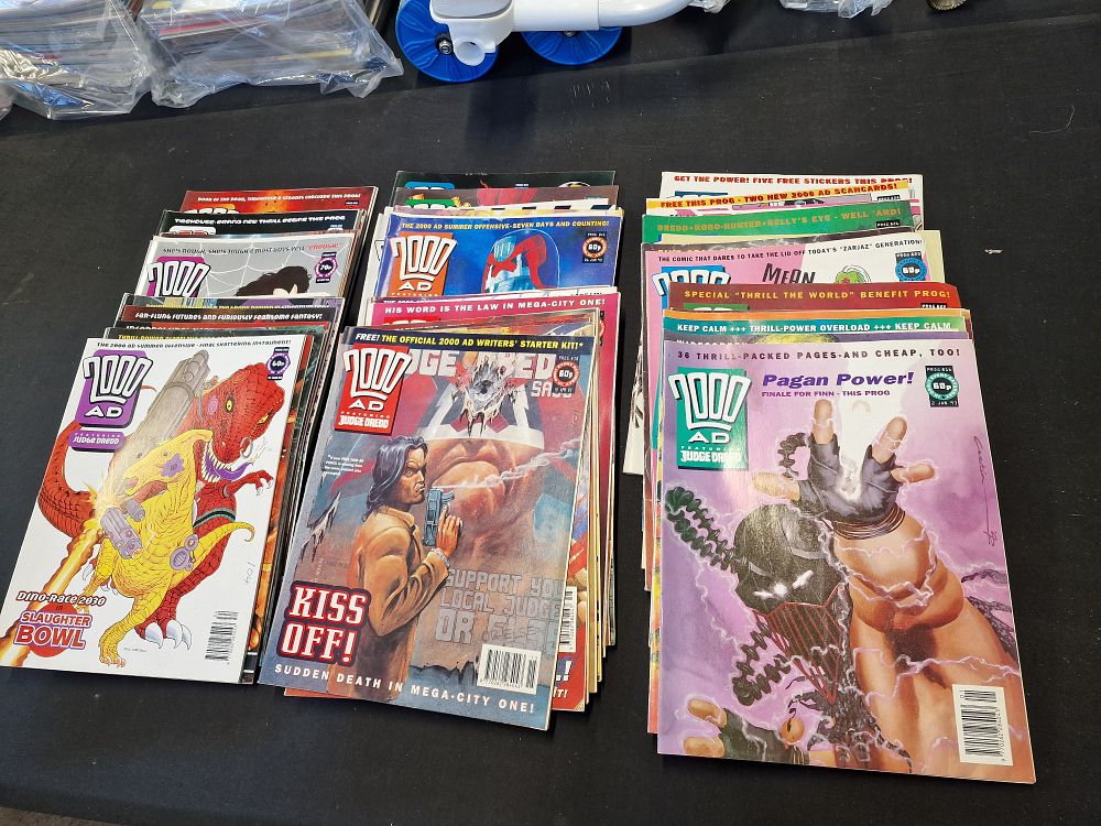 Lot 615: x52 Issues of Vintage 2000AD Featuring Judge Dread Comics from 1993