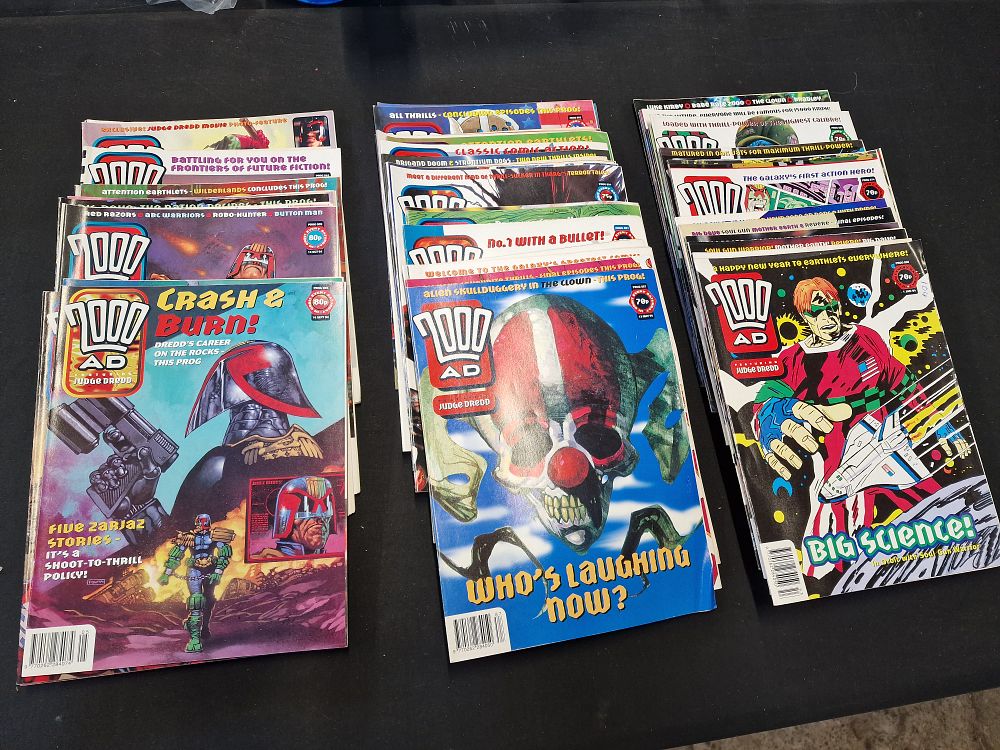 Lot 616: x52 Issues of Vintage 2000AD Featuring Judge Dread Comics from 1994