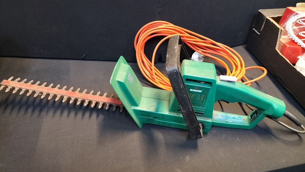 Lot 702: Qualcast HC35 Hedge Cutter 14 inch Blade. Tested...