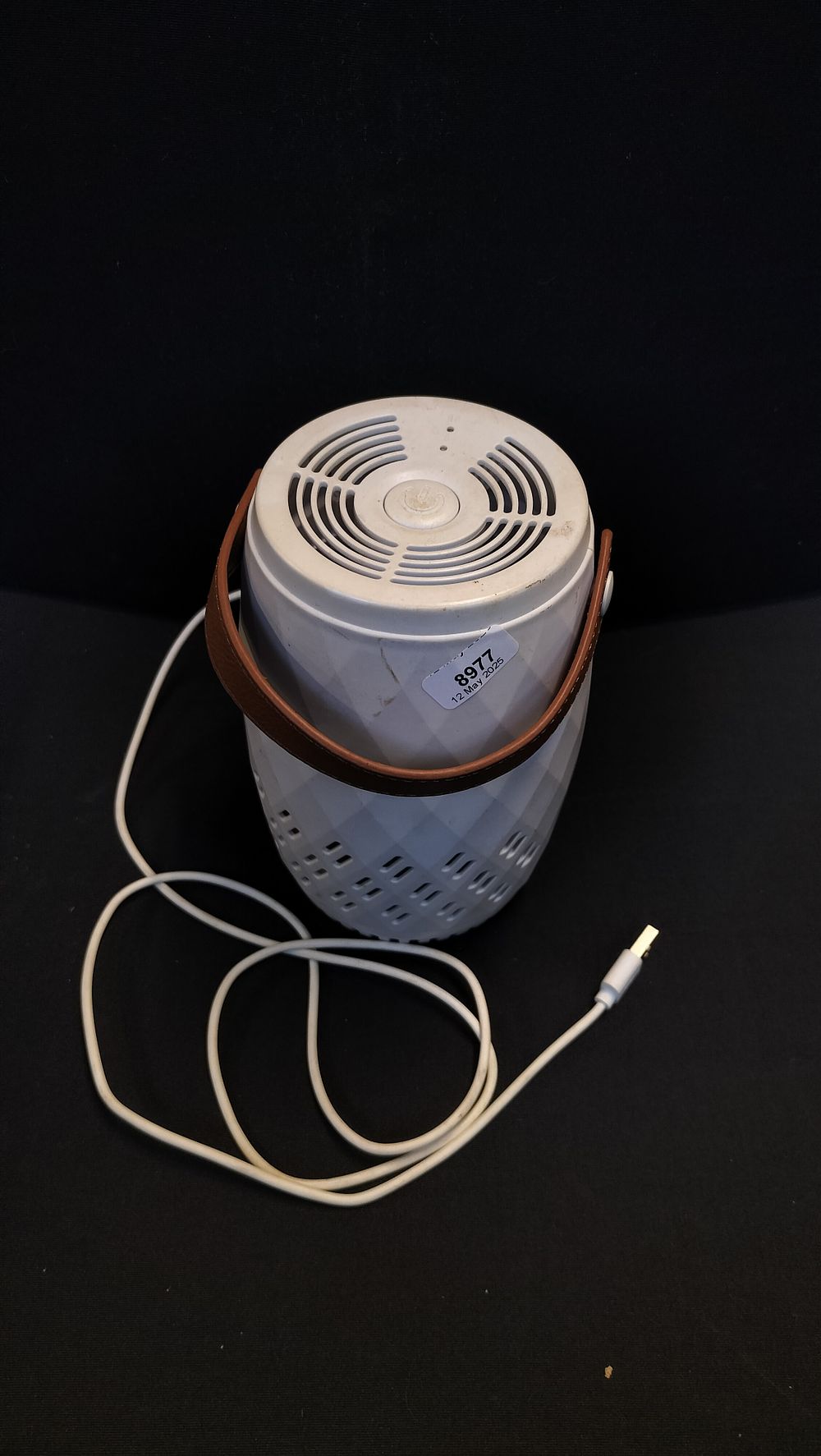 Lot 713: USB Powered Avon Air Purifier. Tested for power 