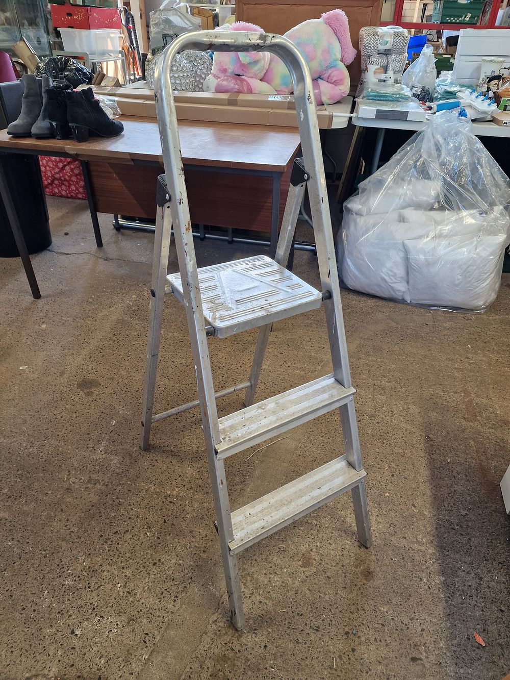 Lot 681: 3 Tread Aluminium Stepladder COLLECTION ONLY