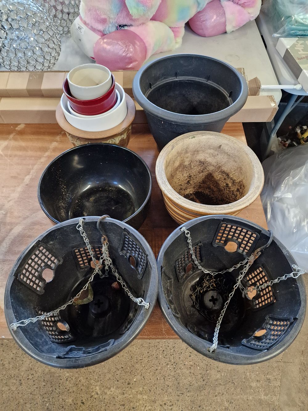 Lot 693: Selection of Plant Pots and Hanging Baskets COLLECTION ONLY