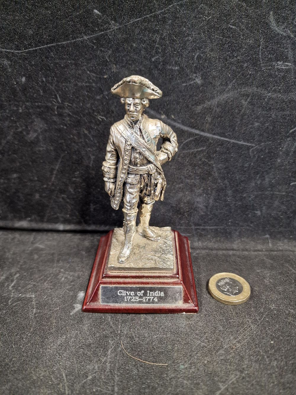 Lot 756: Vintage Royal Hampshire Fine Art Pewter Sculpture Clive of India 1725-1774