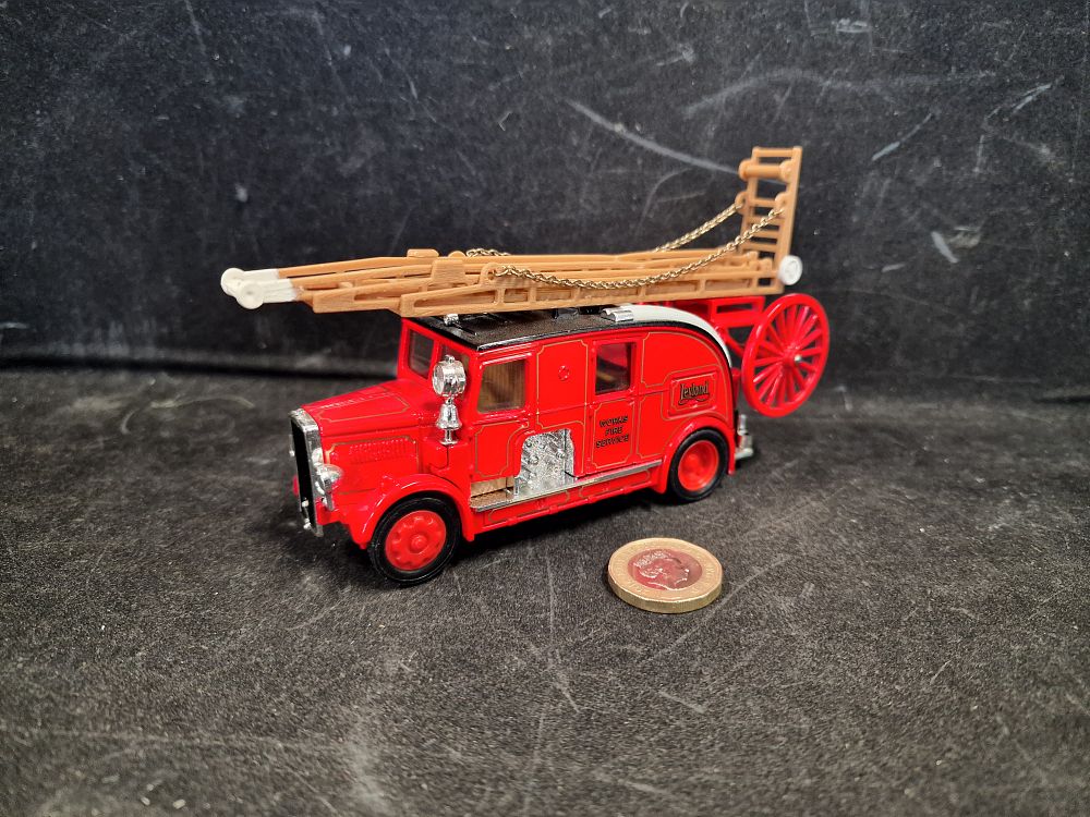 Lot 766: Vintage Matchbox 1:48 1936 Leyland Cub Fire Engine Play Worn