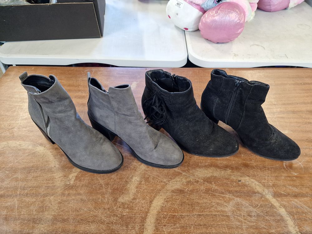 Lot 785: Two Pairs of Ladies Heeled Suede Shoes UK 8
