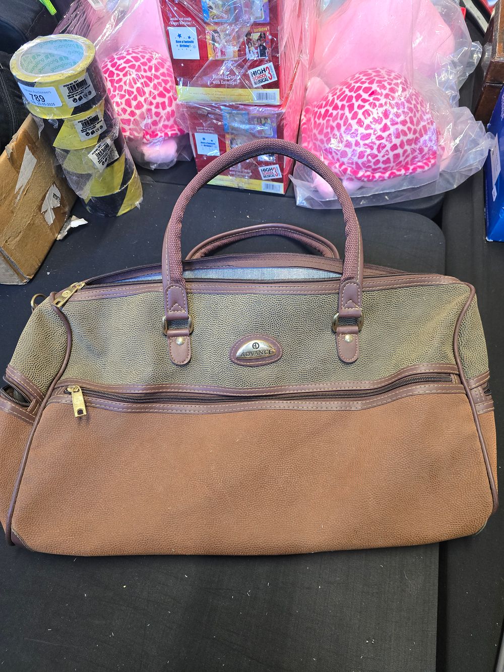Lot 790: Adance mens holdall with shoulder strap