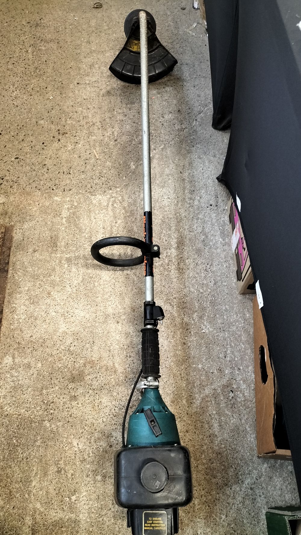 Lot 800: Black and Decker 2 Stroke petrol garden strimmer....