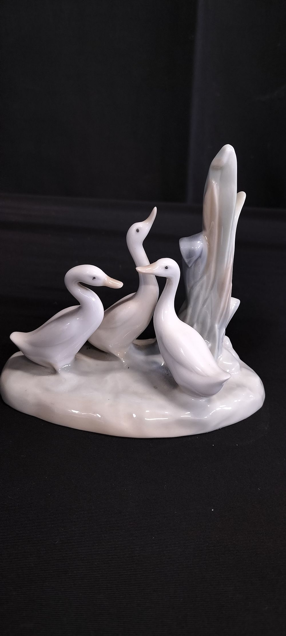 Lot 162: Nao Lladro Ornament of a Group of Geese