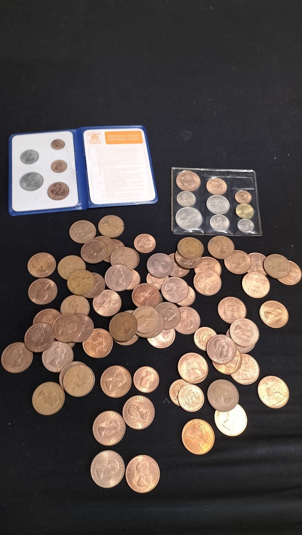 Lot 179: Collection of various vintage coins including presentation pack...
