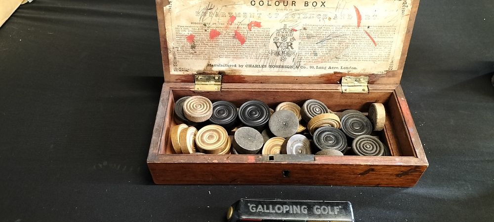 Lot 188: Wooden Containing Draught Pieces, pack of 5 Galloping...