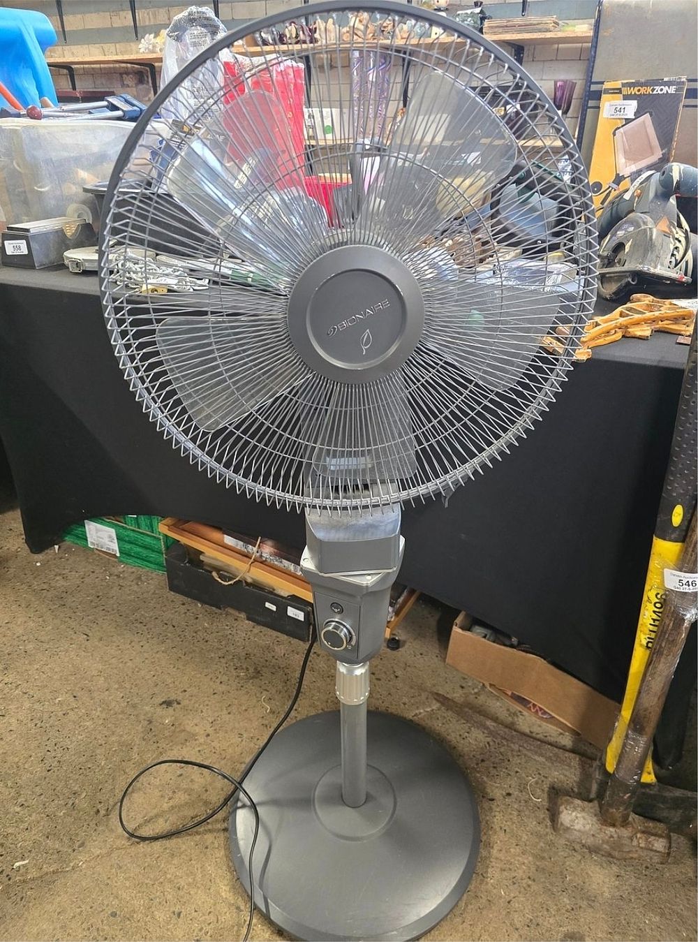 Lot 286: Height adjustable Bionaire 5 speed fan