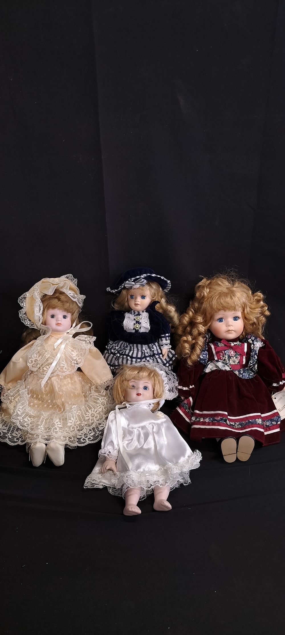 Lot 291: Four Porcelain Dolls. Including The Leonardo Collection Karen,