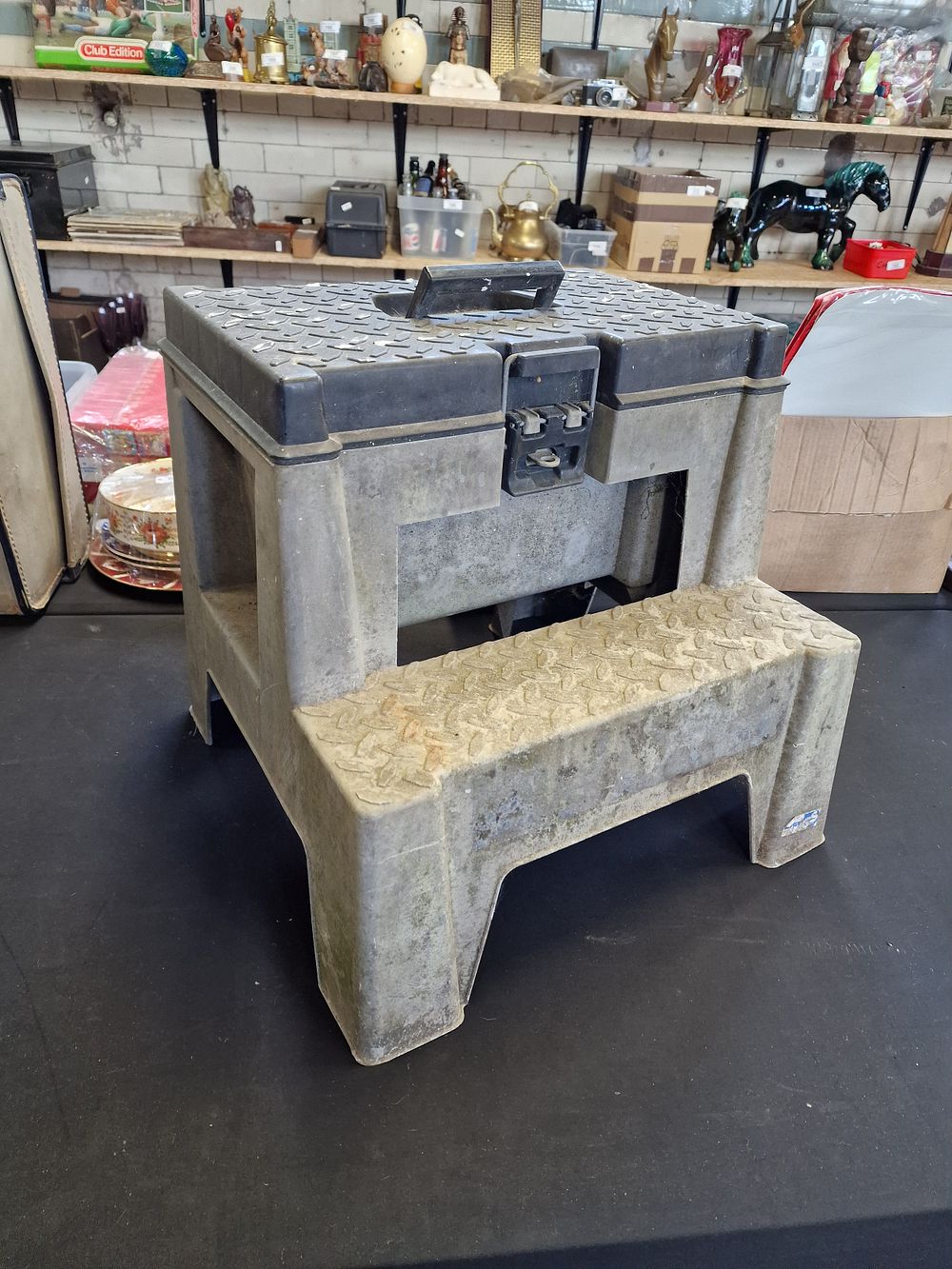 Lot 509: Step Up Tool Box COLLECTION ONLY