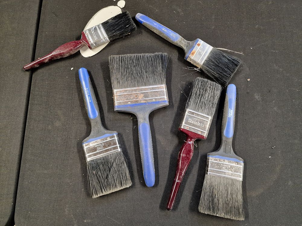 Lot 548: Paint Brushes