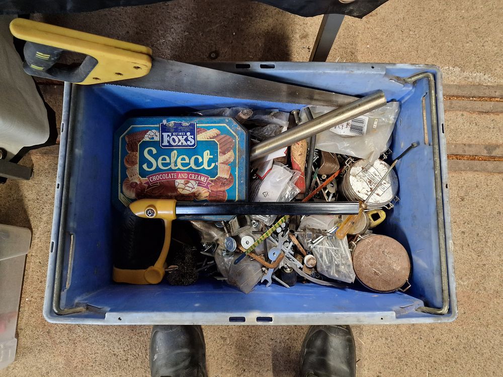Lot 554: Box of Mixed Tools, Fixings and Scrap Metal...