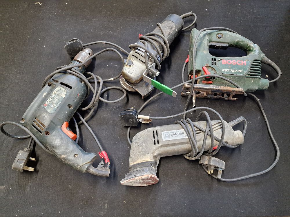 Lot 556: Selection of Power Tools UNTESTED