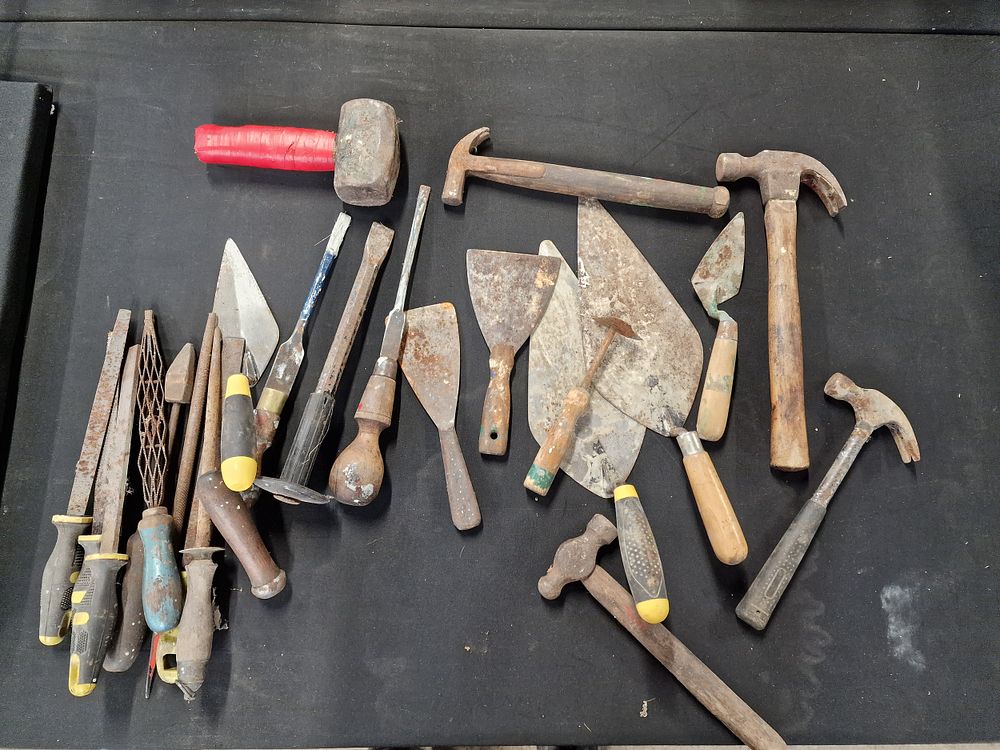 Lot 557: Selection of Hand Tools