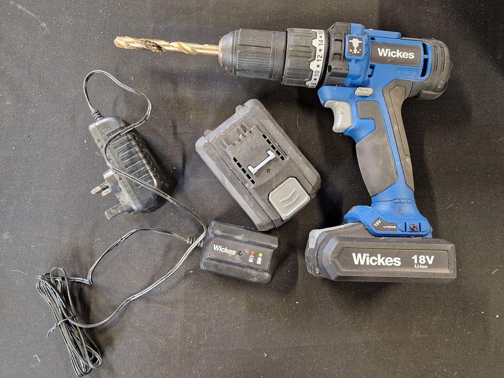 Lot 562: Wickes 18v Li-Ion Combination Drill, Batteries and Charger...
