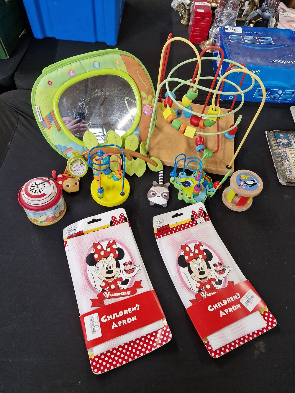 Lot 636: Selection of Kids Toys and Aprons