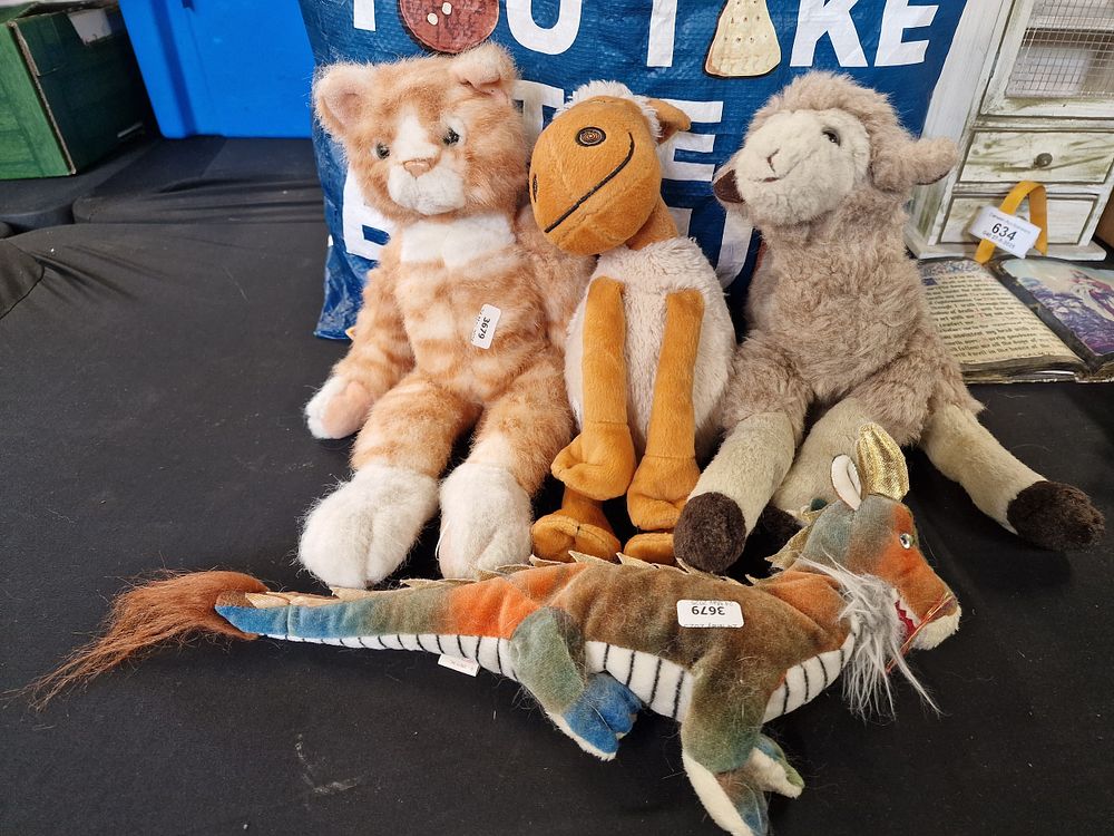 Lot 637: Selection of Soft Toys
