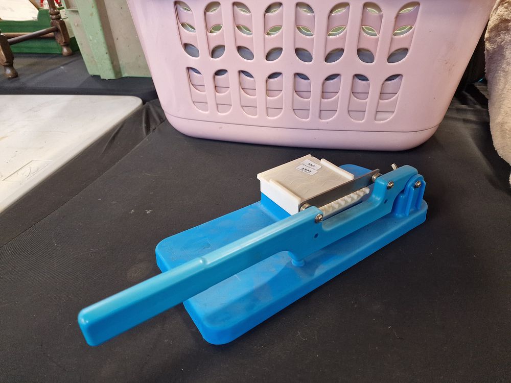 Lot 654: Multifunctional Table Slicer