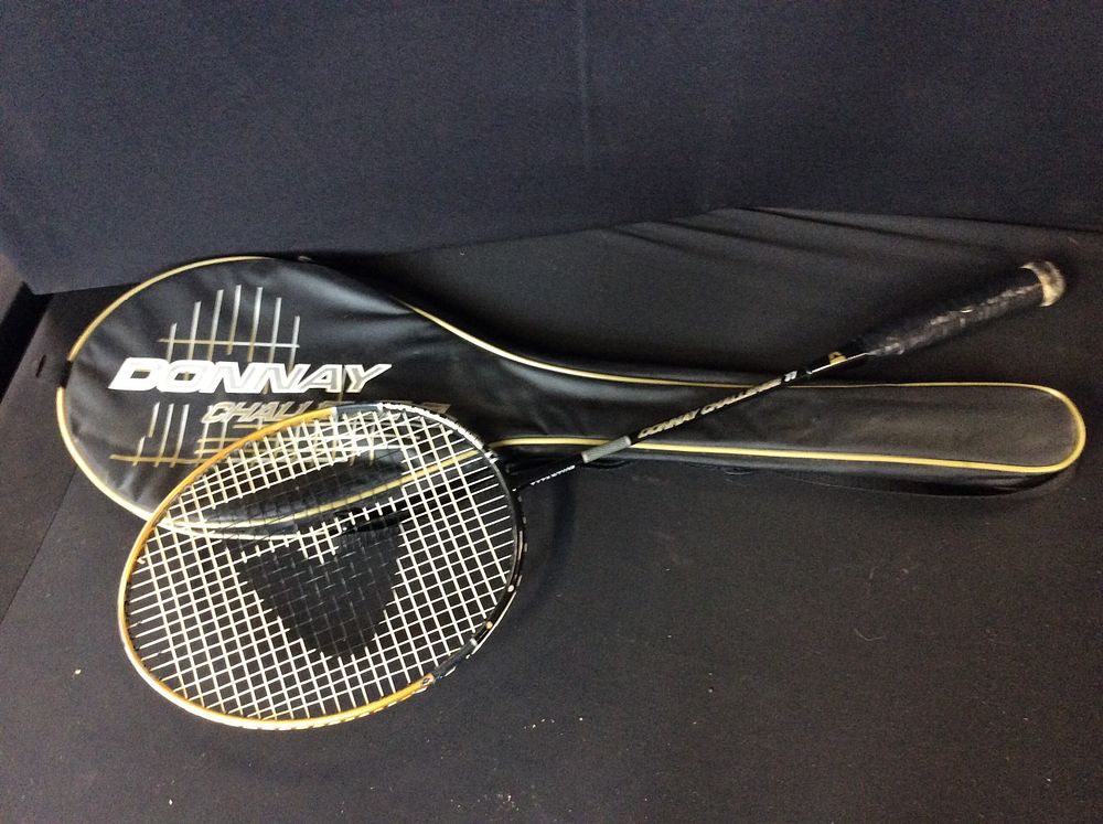 Lot 567: Donnay challenge Ti badminton racket