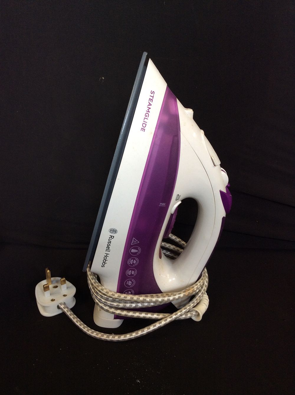 Lot 577: Russel Hobbs Steam Glide 2400W Iron