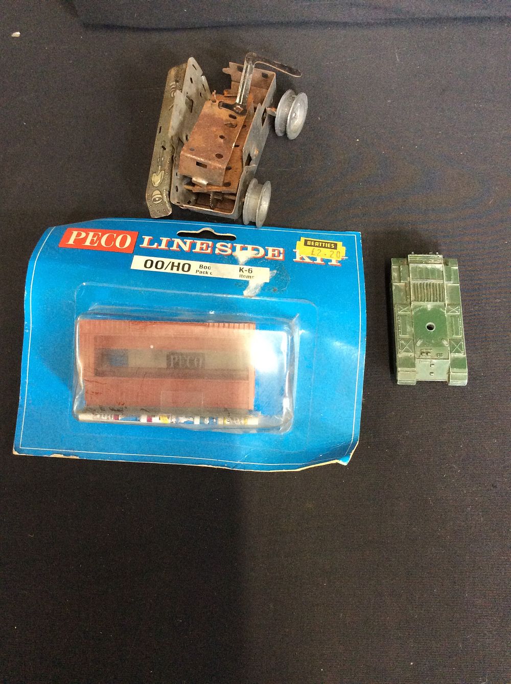 Lot 588: Various Items Including Peco Lineside OO/HO Kit
