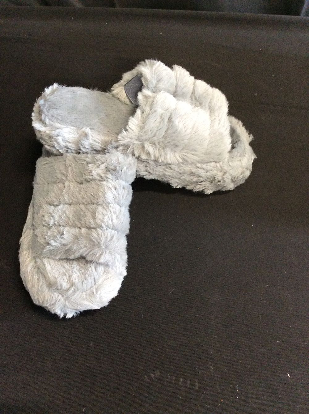 Lot 592: Brand New Pair of Grey Fluffy Slippers Size...