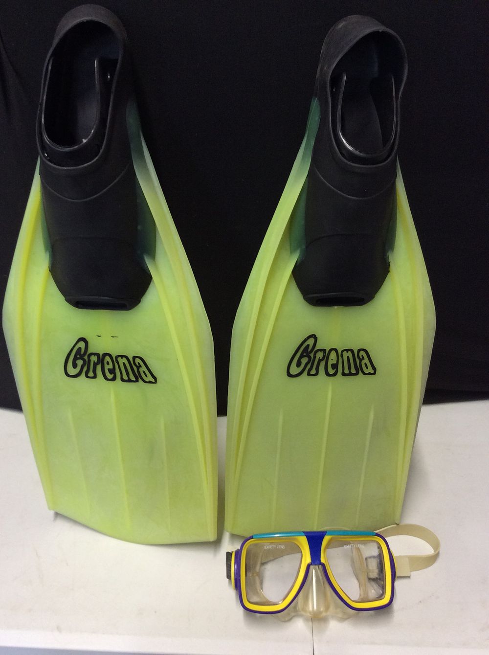 Lot 595: Pair of Grena Flippers Size 6-7 and a...