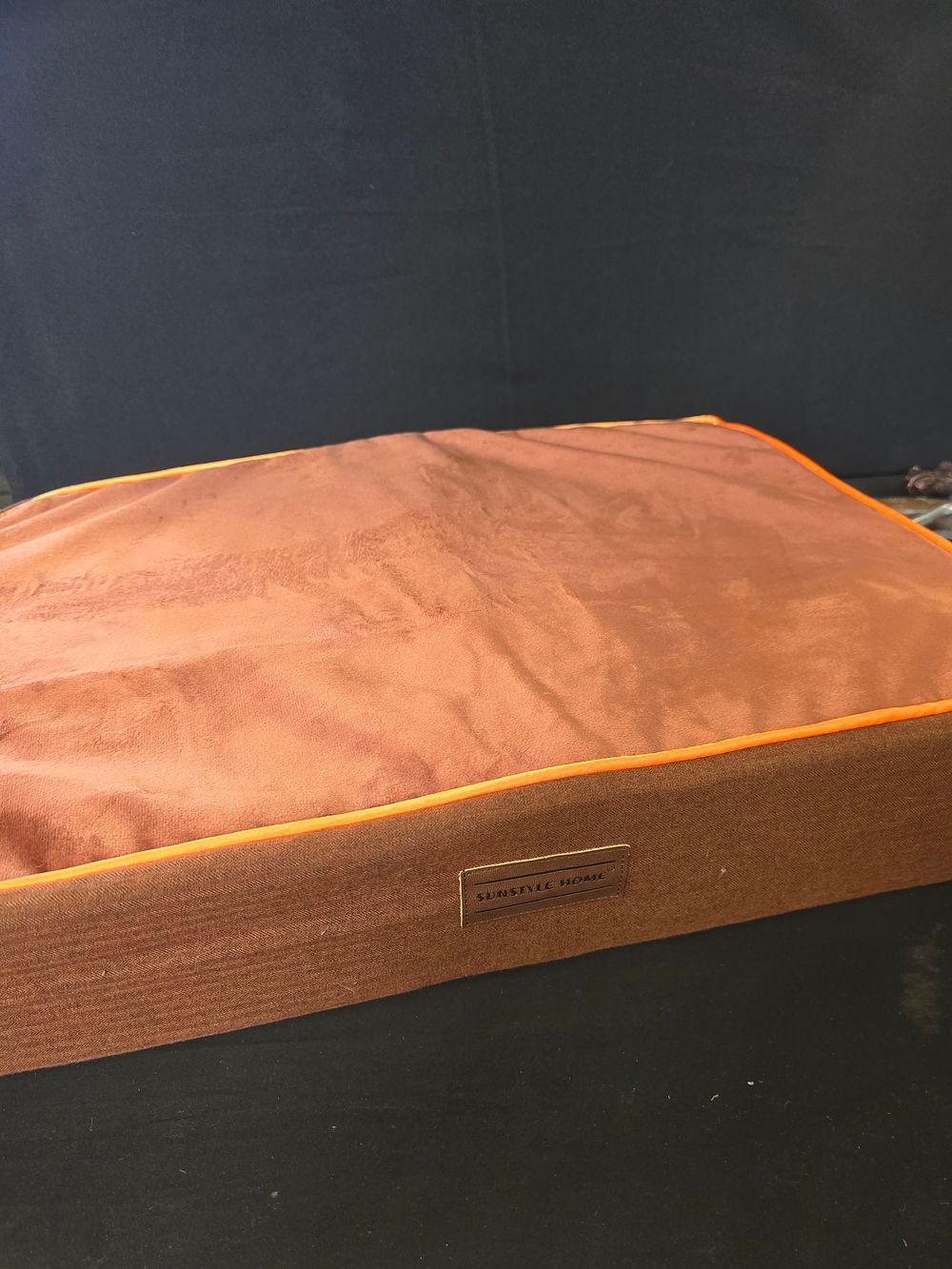 Lot 636: Small new dog bed 56x42cm