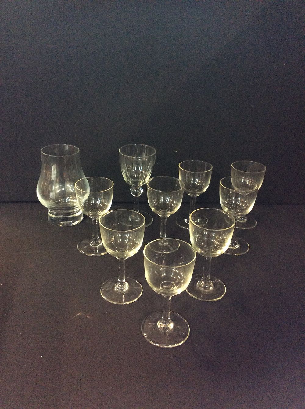 Lot 651: Selection of 10 Glasses