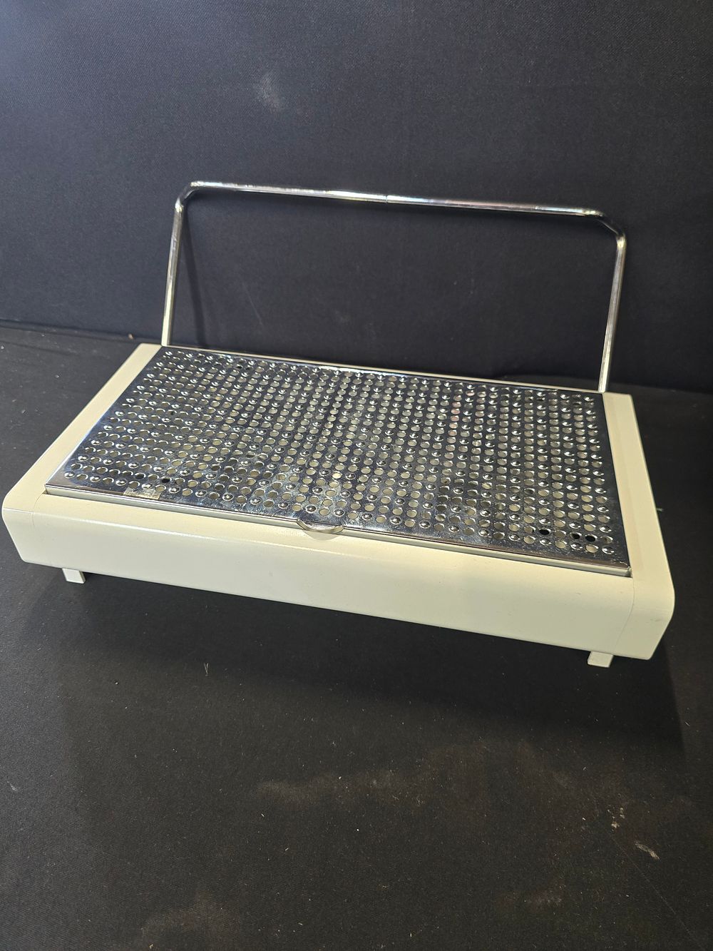 Lot 655: Tea light hot plate