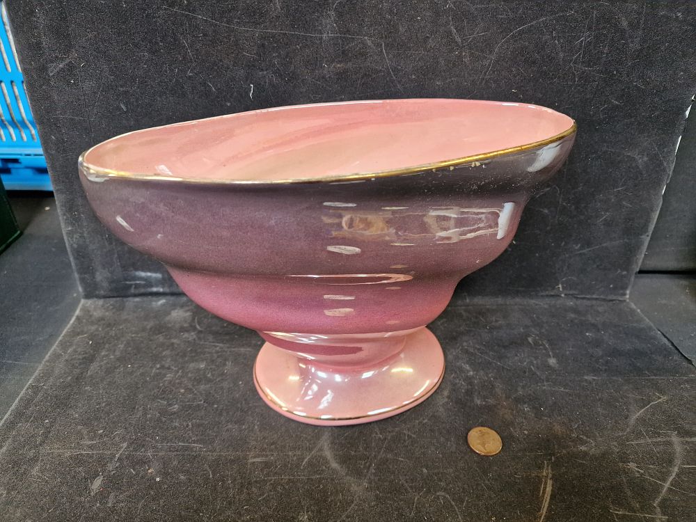 Lot 670: Vintage Maling Ware Vase
