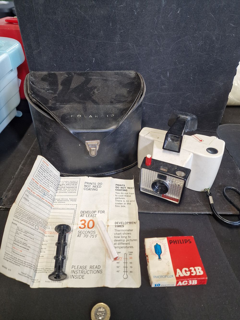 Lot 691: Vintage Polaroid Instant Camera, Accessories and Bag