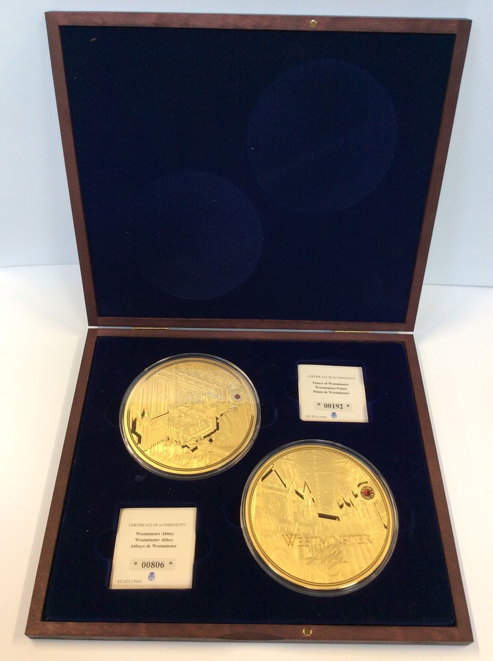 Lot 153: Windsor Mint Icons of a Nation 100mm Diameter...