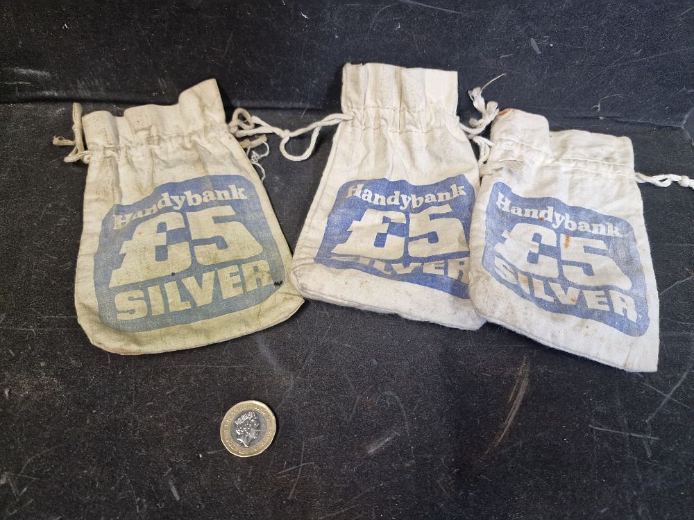 Lot 696: Vintage Handybank Money Bags