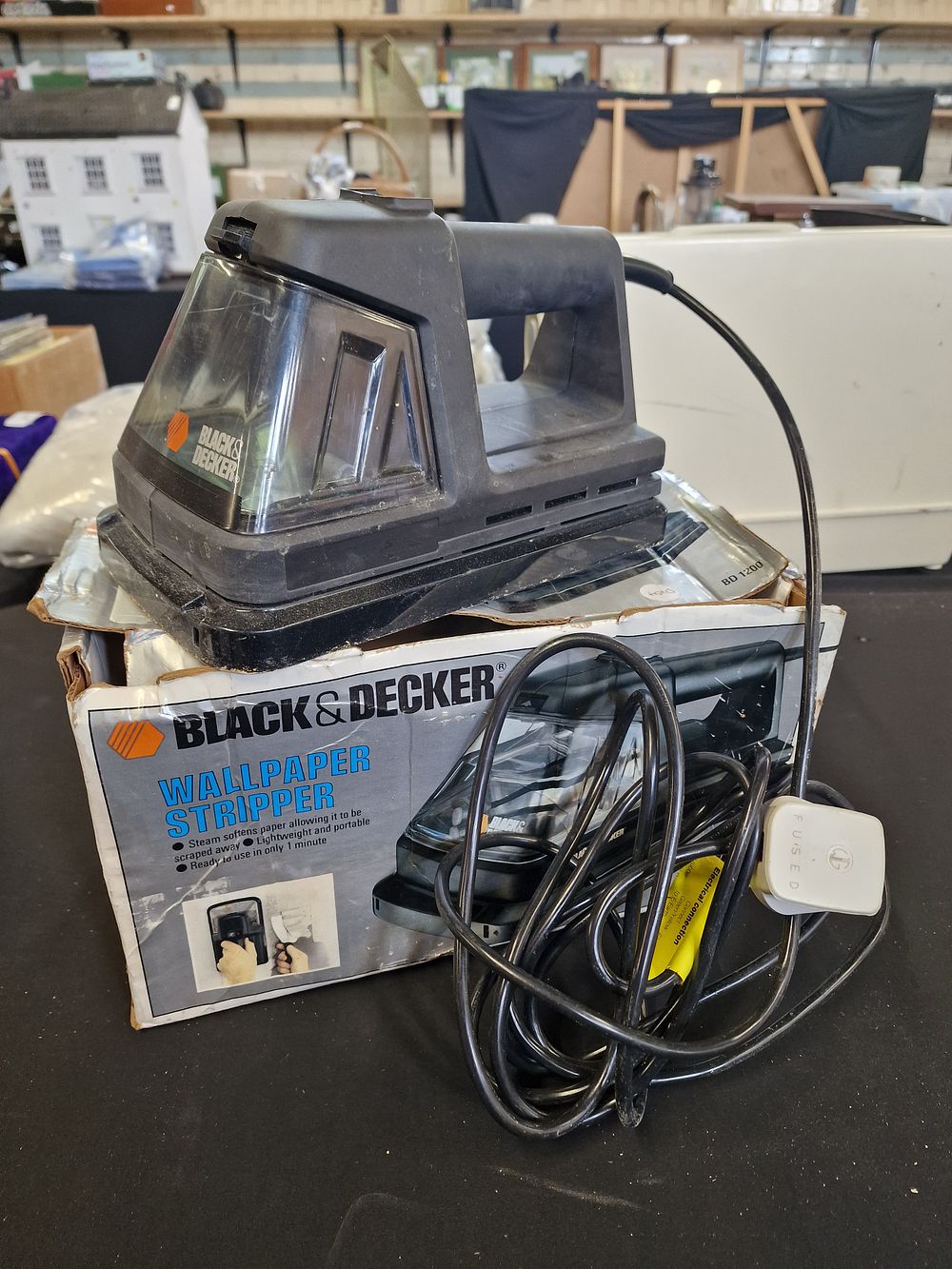 Lot 701: Black and Decker Wallpaper Stripper