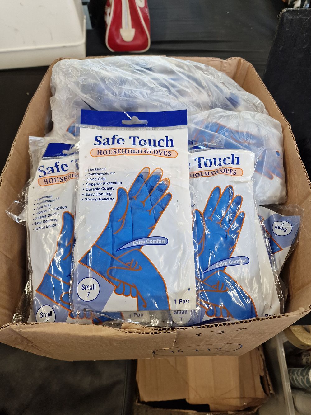 Lot 702: Over 100pr Household Rubber Gloves Brand New