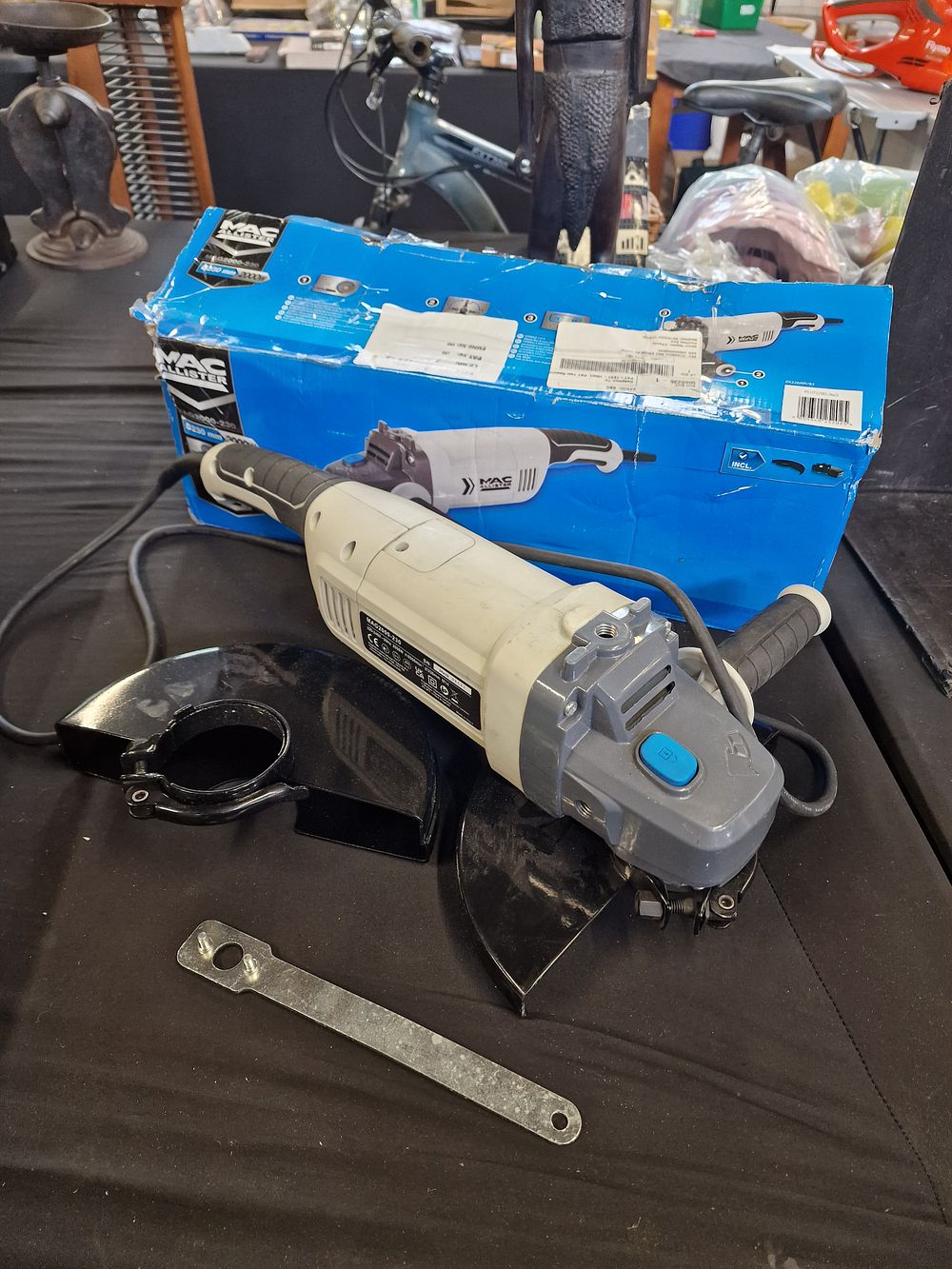 Lot 717: MacAllister 230mm Angle Grinder