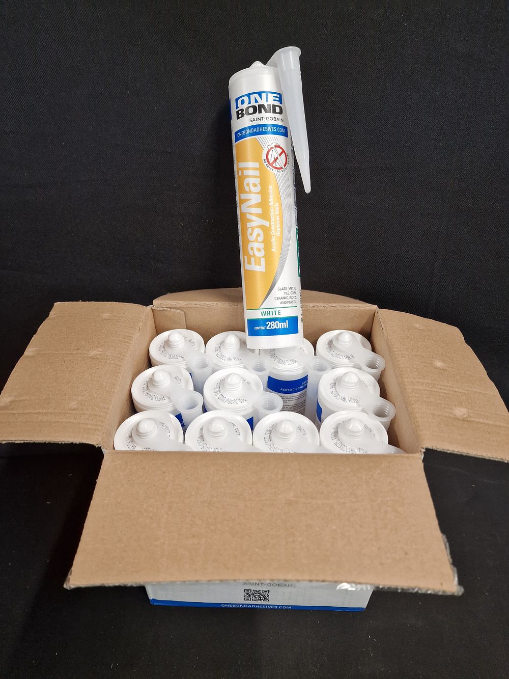 Lot 720: x12 Brand New One Bond Easynail 280ml White Acrylic Construction Adhesive by Saint Gobain