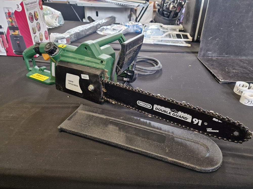 Lot 729: 1800w Electric Chain Saw