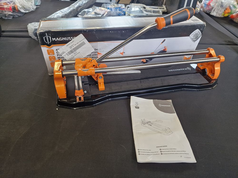Lot 731: Magnusson 430mm Hand Tile Cutter