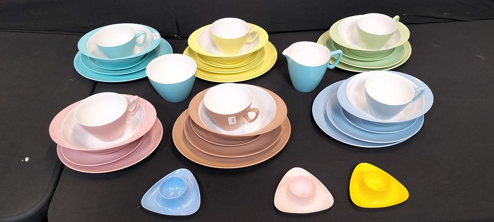 Lot 176: Collection of  Various Gaydon Melmex Vintage Plastic Coloured...