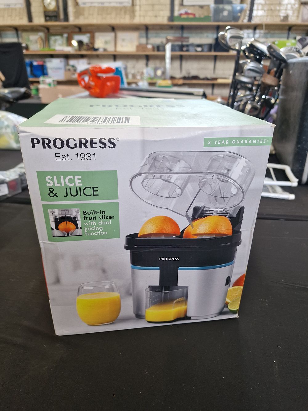 Lot 733: Progress 500ml Slice and Juice with Built in Fruit Slicer