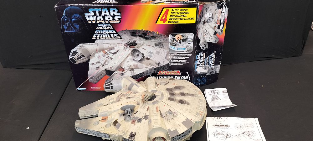 Lot 178: kenner Star Wars Electronic Battle Sounds Millennium Falcon