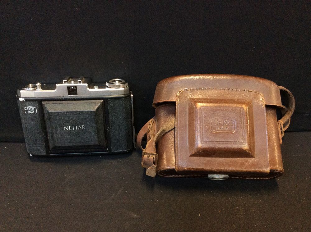 Lot 203: Vintage Nettar Zeus’s Ikon 35mm Camera with Original...