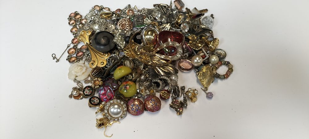 Lot 207: Selection of Various Costume Jewellery Including Earrings, Necklaces...