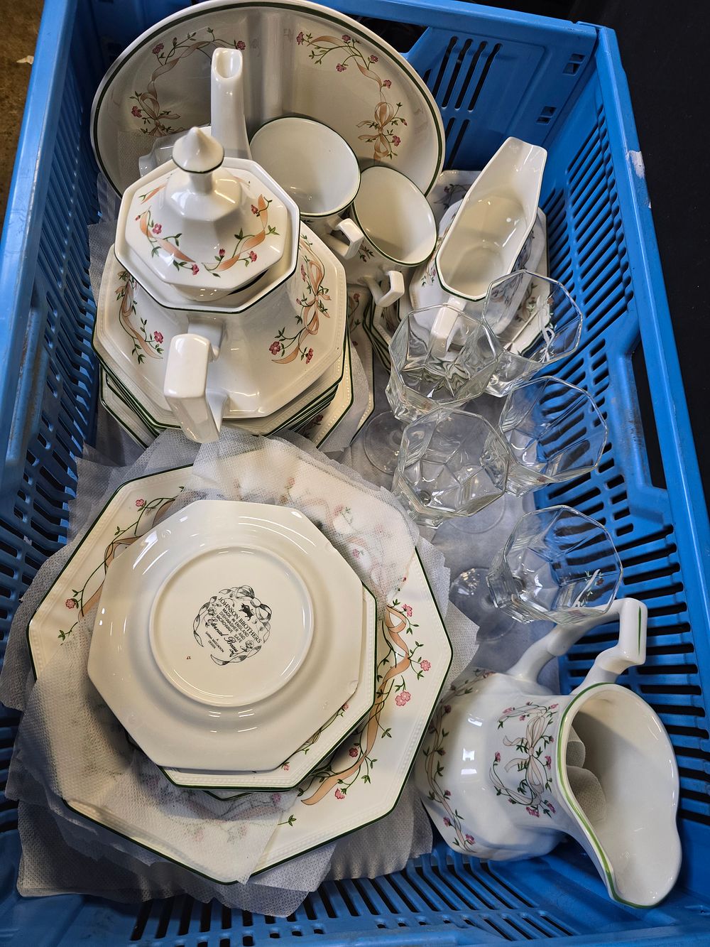 Lot 230: A large collection of Johnson Brothers Internal Beau dinner service, includes Glasses